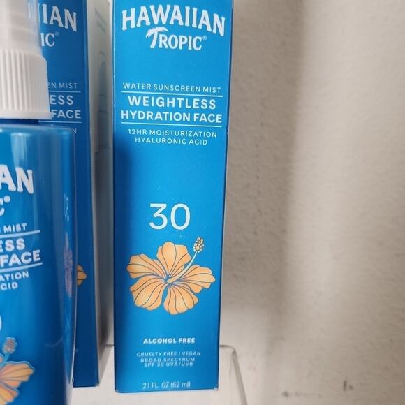 TWO Hawaiian Tropic Weightless Hydration Face SPF 30 Sunscreen Mist for Face - Picture 3 of 5